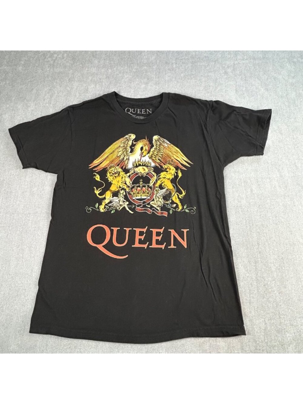 Queen T-Shirt Sz Medium Crown Lions Dragon Fire Black Graphic Cotton Comfort